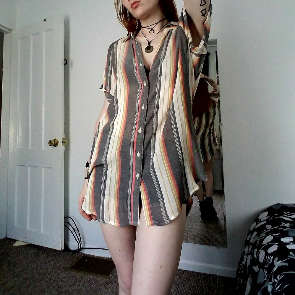 Loose fit long t-shirt.